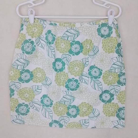 LOFT 100% Cotton Casual Short Skirt Size 12 Petite in White Green Floral Design - Picture 2 of 9